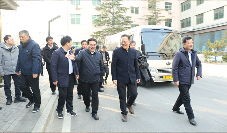 熱烈歡迎新鄉(xiāng)學(xué)院領(lǐng)導(dǎo)團(tuán)深入高服公司調(diào)研，共繪校企合作藍(lán)圖